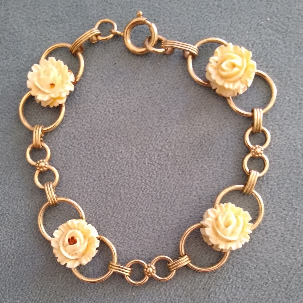 Floral Celluloid Embellishment Link Bracelet